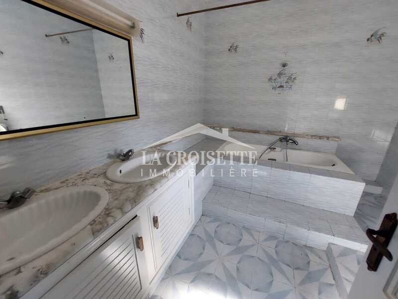 Villa S+6 avec piscine à La Marsa